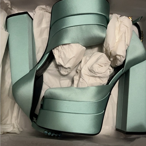Brand New Versace Forget Me Not Platform - Picture 4 of 7
